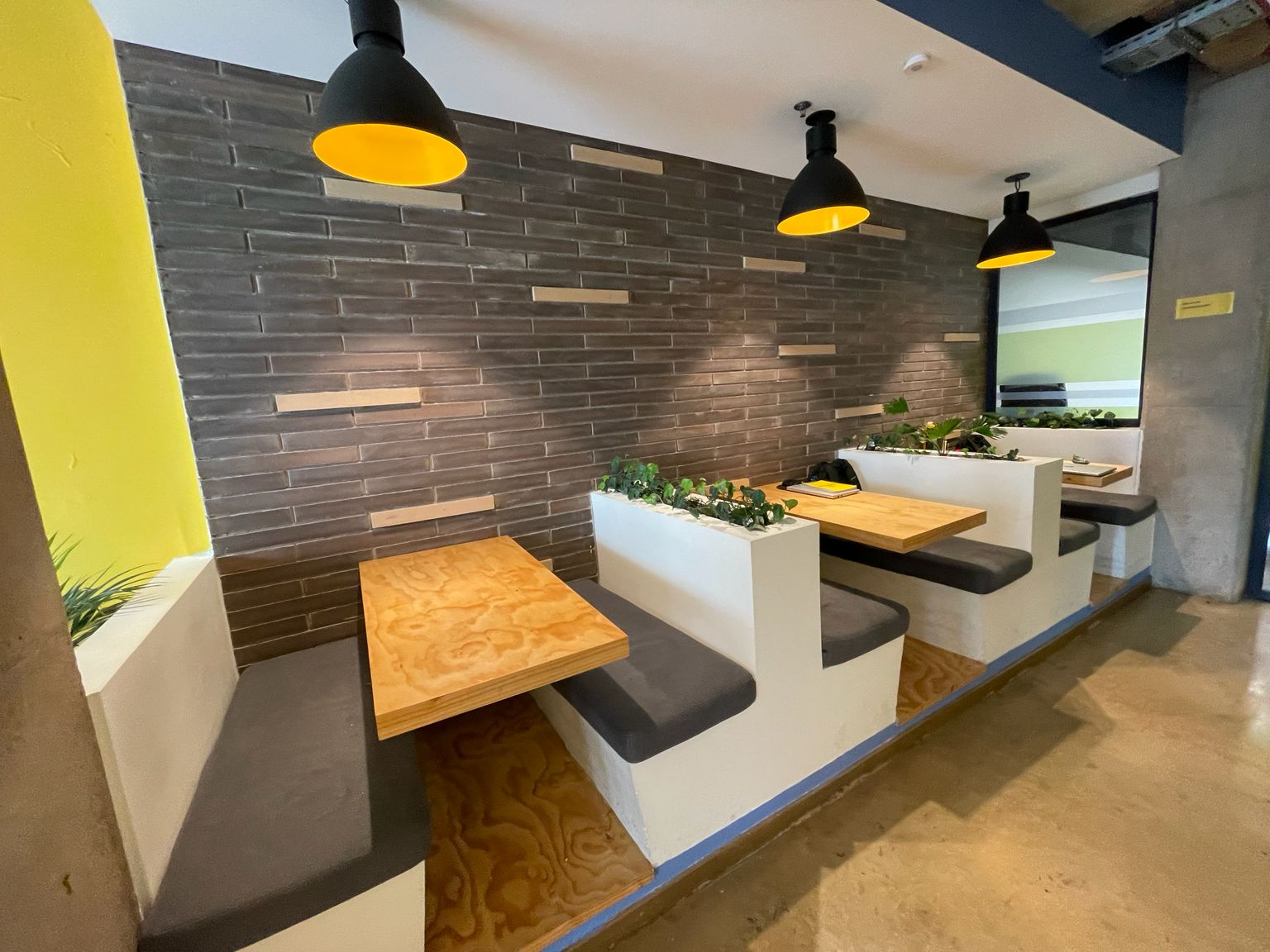 Nichos de comedor en espacio comercial
